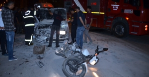 Otomobil ile motosiklet çarpıştı:...
